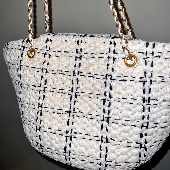 CHANEL NWOT Runway Tweed Tote Bag! This is a unique Sample bag from Chanel’s FW! - Picture 6 of 11